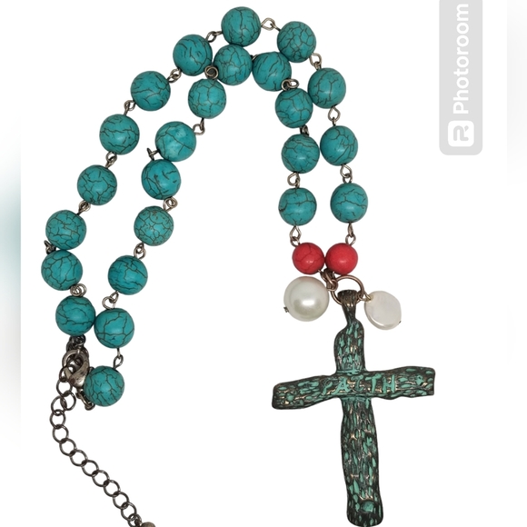 VINTAGE SOUTHWEST STYLE BLUE HOWLITE BEADED NECKLACE WITH FAITH CROSS PENDANT - Picture 4 of 8